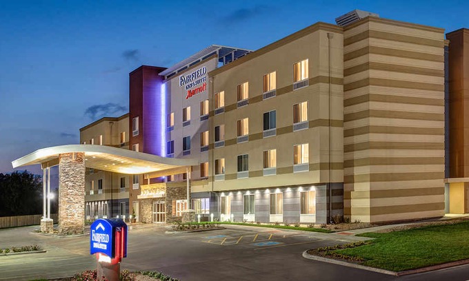 Chesterfield Hotel | Fairfield Inn & Suites by Marriott Detroit Chesterfield
