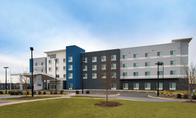 University Place Hotel | Fairfield Inn & Suites by Marriott Charlotte University Research Park
