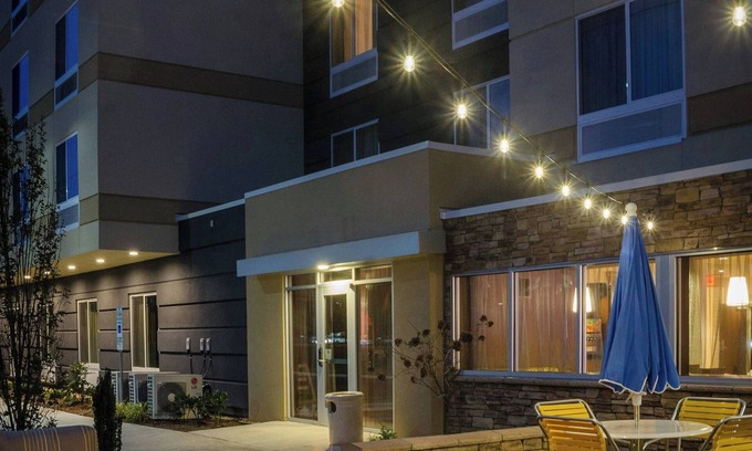 Fayetteville Hotel | Fairfield Inn & Suites by Marriott Fayetteville North