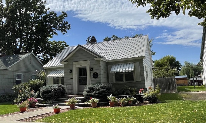 Caldwell House | “Fairview Haven,” built in 1937 is a very cozy space.
