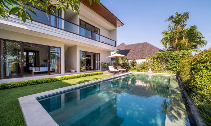 Batu Bolong Villa | FAJAR