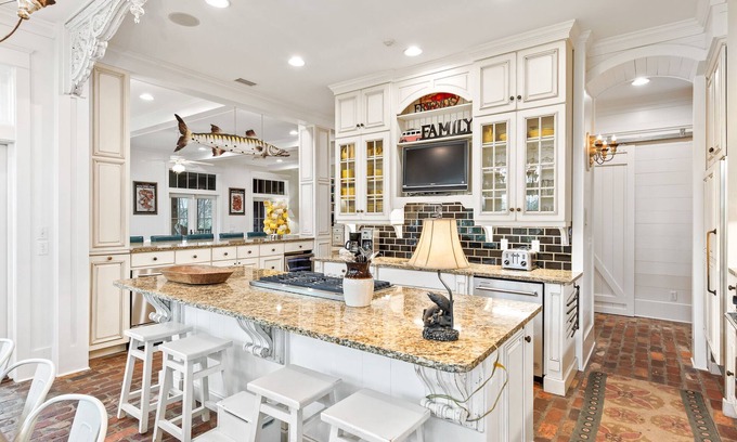 Cottage District House | Fall Availability! 6 Primary Suites! Pool Table! Ping Pong! Close to Seaside!