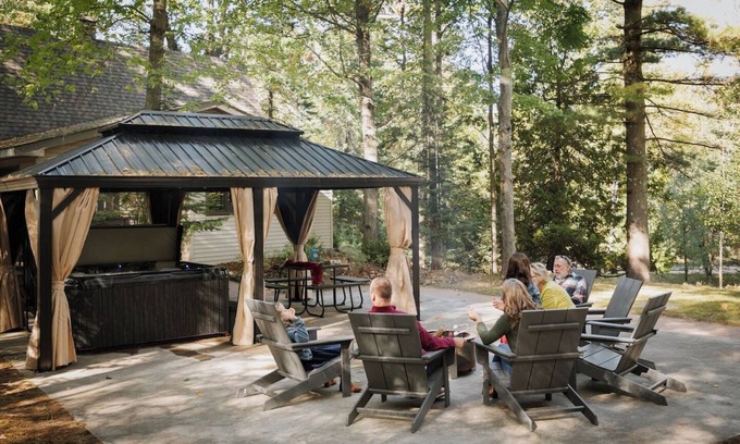 Ellsworth Cabin | Fall Escape | Steps to Lake MI w/Hot Tub!