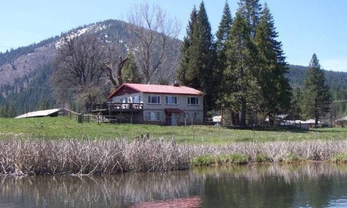Fall River Mills House | Fall River Fishing House Access & Beautiful Views Await You