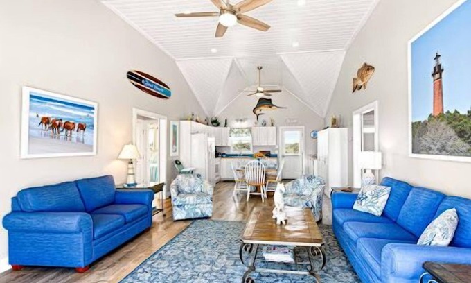 Carova Beach House | FALL SPECIAL Hot Tub ICE MACHINE Pet Friendly 4x4 vehicles