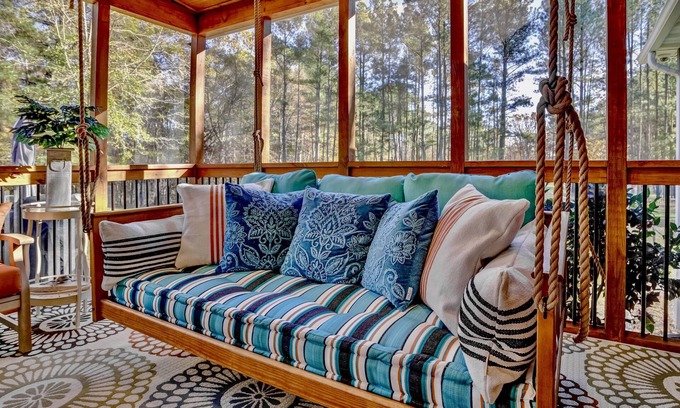 Durham Cottage | Falls Lake Cottage@Rolling View with saltwater hot tub, fire pit & screen porch