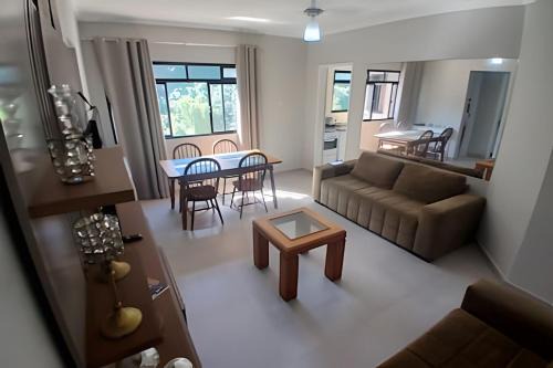 Itarare Apartment | Família feliz – Wi-Fi rápido, a 1 min da praia