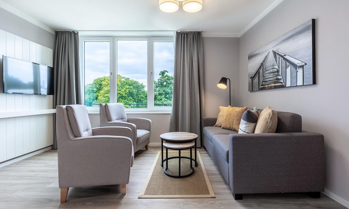 Alt-Travemunde/Ronnau Apartment | Familienfreundliches Apartment mit Zwei Badezimmern und Loggia in Strandnähe