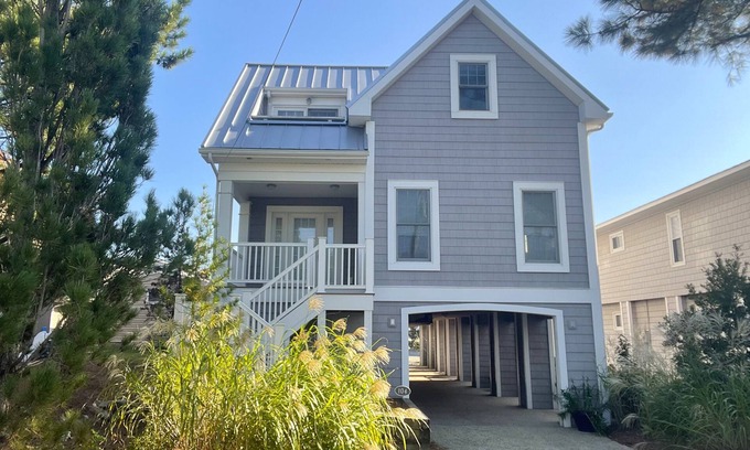 Bethany Beach House | FAMILY AFFAIR! GORGEOUS 7 BR HOME- WALK TO BETHANY BEACH! 104 Third St.