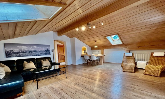 Kruen Apartment | Family apartment with two separate bedrooms and unobstructed Zugspitze views