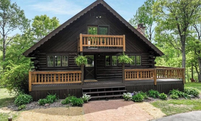 Hayward House | Family Chateau w stream, 12 acres, close to ATV, Snowmobile, trails- Hayward WI