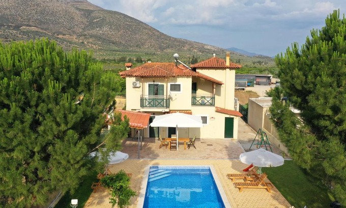 Messolonghi Villa | Family cosy Vila, swimming pool, close to Nauplio