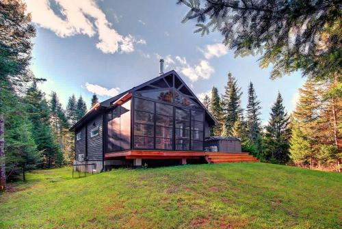 Shannon House | Family cottage with SPA and lake - 25 mins from Qc