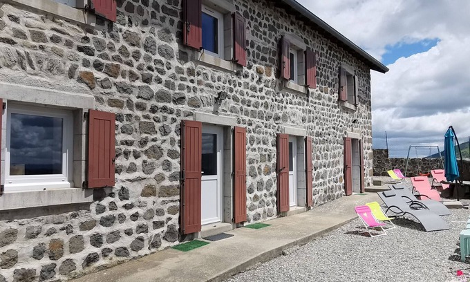 Mezeres Cottage | Family cottage with yard, ping-pong, near Lyon and Clermont-Ferrand