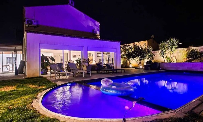 Villeneuve-les-Maguelone Villa | Family villa with large pool, terrace, barbecue close to beaches