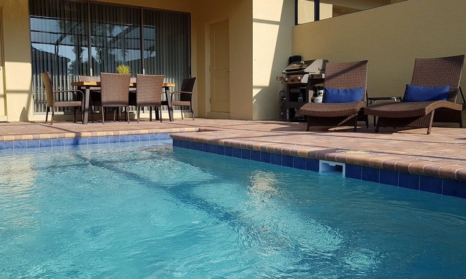 Loughman House | 🌞 Family friendly, beautifully decorated, 2 min walk to resort pool facilities!