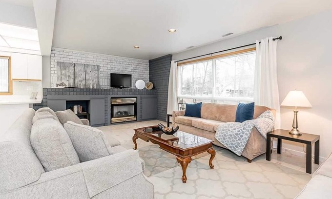 Tiny Cottage | Family Friendly Cottage 4 min walk to Sandy Beach - Sleeps 16!