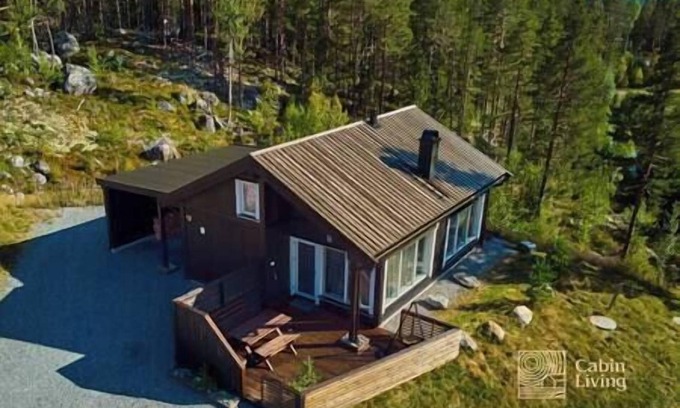 Gol Municipality House | Family-friendly cabin Hemsedal with golf, ski in/out, fireplace and wifi