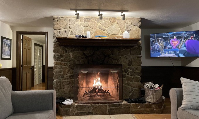 North Conway Cabin | Family friendly cabin in North Conway - walk to Echo Lake & Cathedral Ledge!