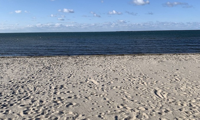 Hyannis Condo | Family friendly condo 70 steps to Keyes ocean beachfront