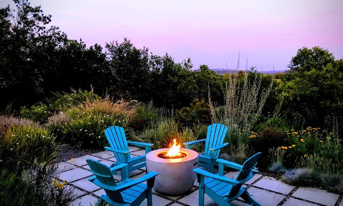 Healdsburg House | Family-Friendly Dry Creek Valley Retreat w/Amazing Views <15 Minutes To Square