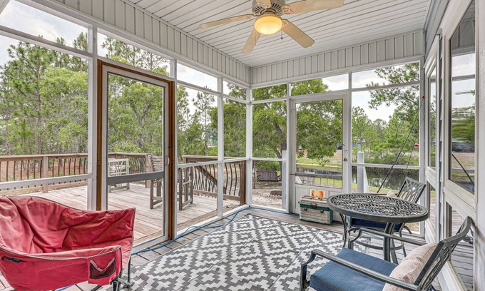 Council House | Family-Friendly Harrells Home w/Fire Pit + Kayaks