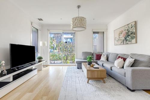 Maidstone House | Family-Friendly Home with Alfresco Patio & BBQ