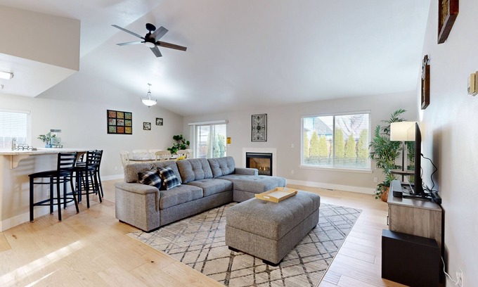 Redmond House | Family-friendly home in a quiet cul de sac with enclosed yard, patio, WiFi