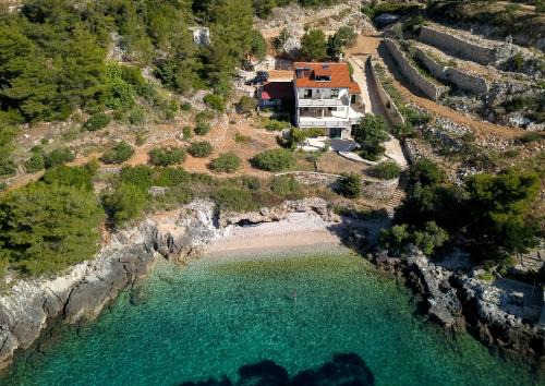 Gdinj Apartment | Family friendly seaside apartments Cove Rapak, Hvar - 12779