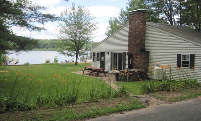 Laconia House | Family-friendly waterfront vacation home on beautiful Lake Winnisquam