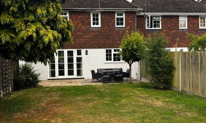 Wingham House | Family Home 3 Bed Vicarage Gardens, Wingham, Kent