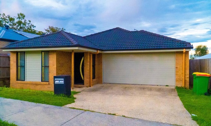 Redbank Plains House | Family home with free parking close to everything