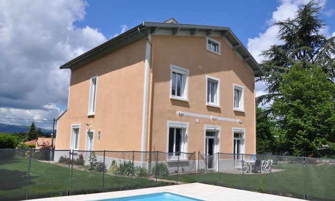 Sainte-Foy-les-Lyon House | Family house with swimming pool 3 kms from Vieux Lyon, 6 bedrooms, sleeps 10