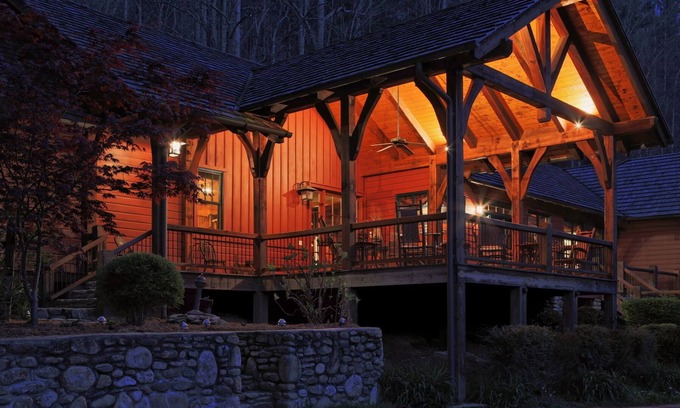 Canton Cabin | Family Mountain Lodge on 70 acres near Waynesville and Asheville