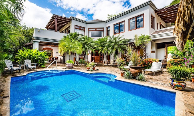 Tamarindo House | Family Paradise 6-BR Villa w/private pool Steps from Beach and Tamarindo Town