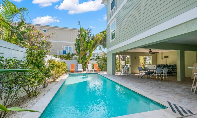 Bradenton Beach House | Family Tides – AMI Two-Unit Retreat w/Pool, Rooftop Deck & Gulf/Bay Views