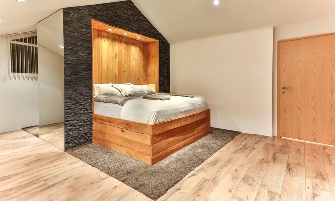 Hafnarfjordur Villa | Family Villa with hot tub -10 min from centre - renovated 2024