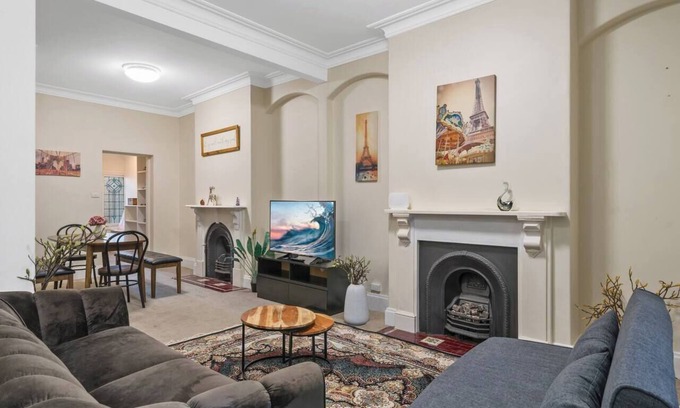 Darling Harbour House | Fancy 4 BR (Parking)/ICC&Darling Harbour-8 mins