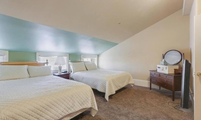 French Quarter Hotel | Fancy and Unique 2-Bedroom Stay – Classic New Orleans Charm