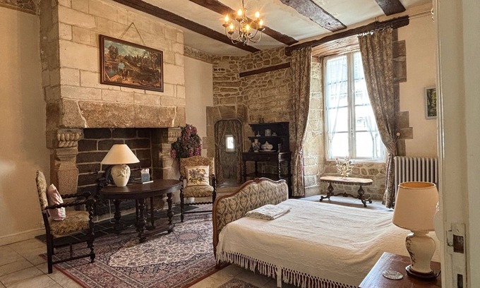 Auray House | FANTASTIC 16th CENTURY MANOR - CENTRAL AND STEPS FROM SAINT GOUSTAN