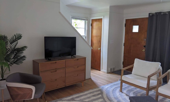 Ann Arbor House | Fantastic 2-bedroom townhome, 2 blocks from Michigan Stadium!