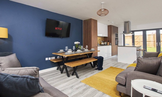 Failsworth House | Fantastic 5 Bed House in Manchester by PureStay