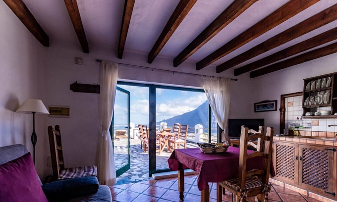 Tigaday Apartment | Fantastic Apartment for 4 guests Views, Pool, Tennis and BBQ