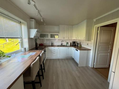 Tromsdalen Apartment | Fantastic Apartment with Fjellheisen as Your Nearest Neighbor