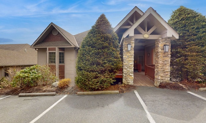 Sugar Mountain Condo | Fantastic condo with large deck, fireplace, stunning Grandfather Mountain vistas