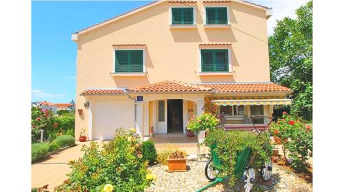 Vrsi Apartment | Fantastic holiday with small children - 200m from beach