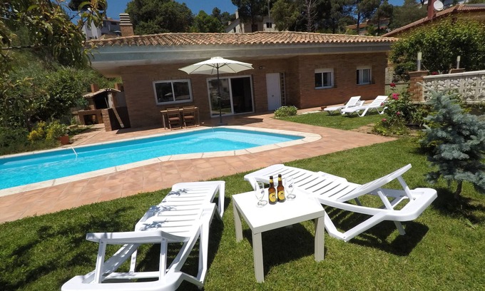 Vidreres Ski Chalet | Fantastic House with Private Pool in Lloret de Mar