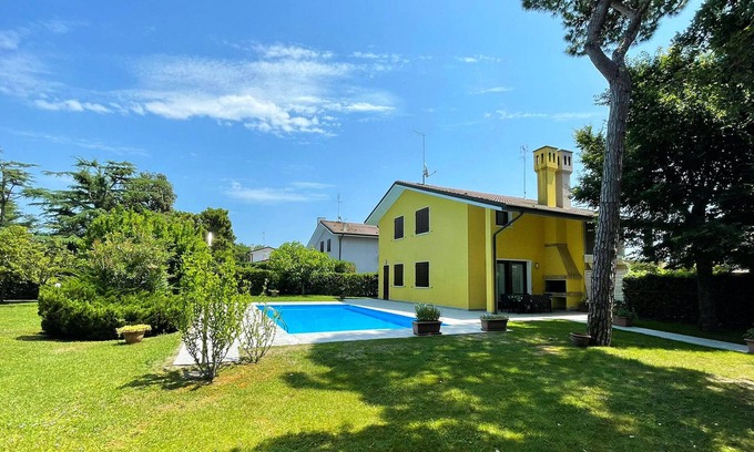 Isola Albarella Villa | Fantastic Villa with pool for 5 people on the island of Albarella