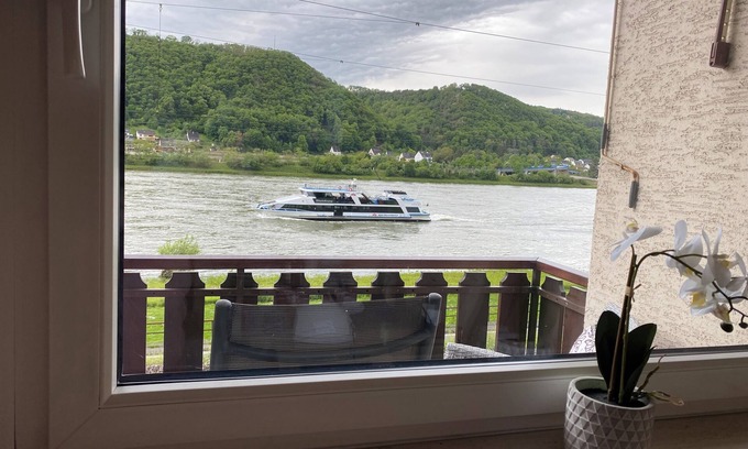 Wellmich Apartment | Fantastic vacation apartment directly on the Rhine - comfort & view of the Rhine near the Loreley