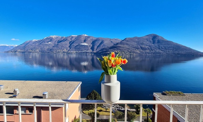Brissago Apartment | Fantastic view with vacation apartment Lago Maggiore, 80m2, 4 persons, renovated